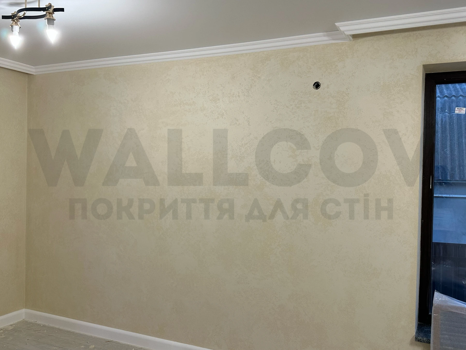 Реальний об'єкт Wallcov: кімната з виходом на терасу, матовий марморин