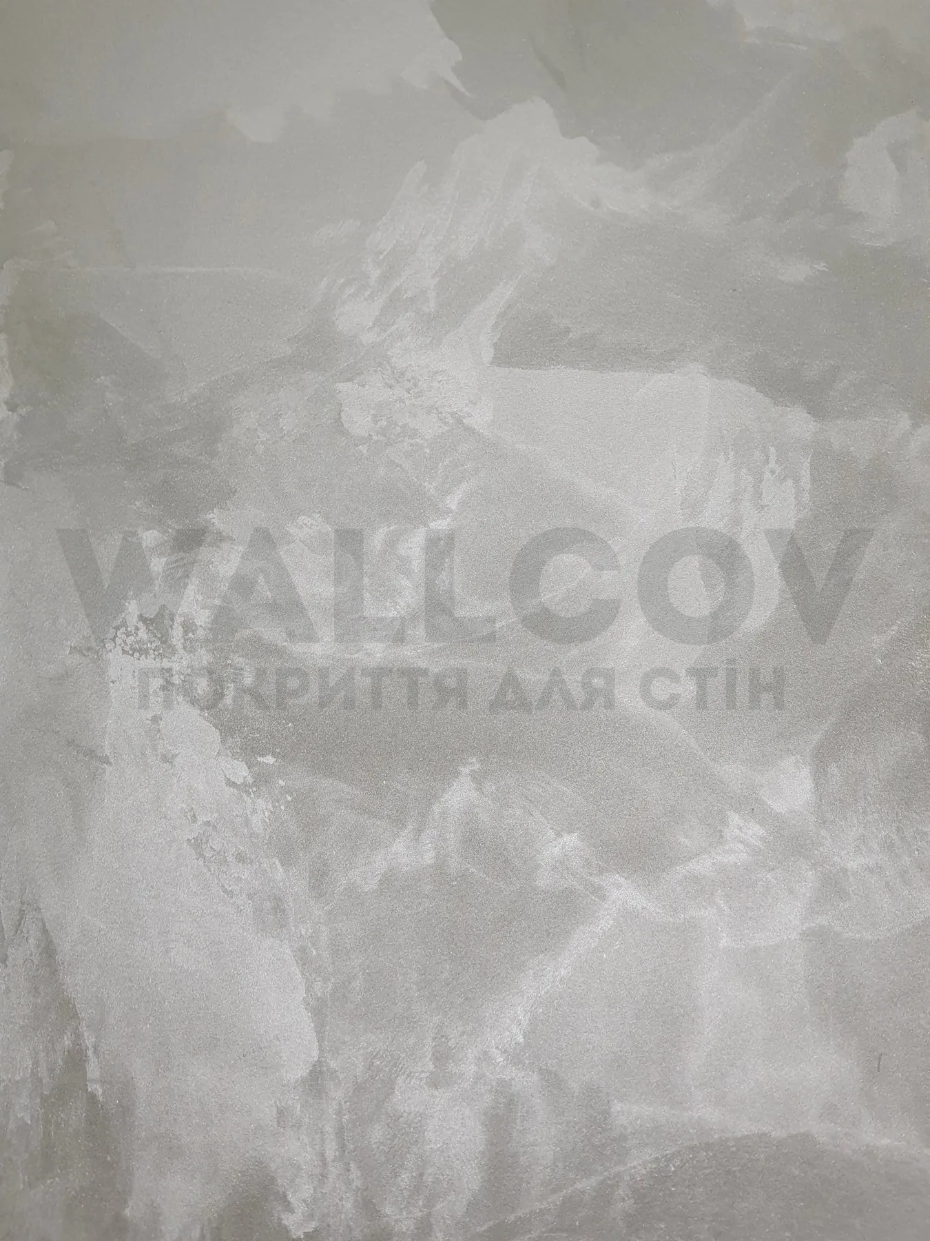 Реальний об'єкт Wallcov: фактура мокрого шовку крупним планом — м'які розводи з перламутром