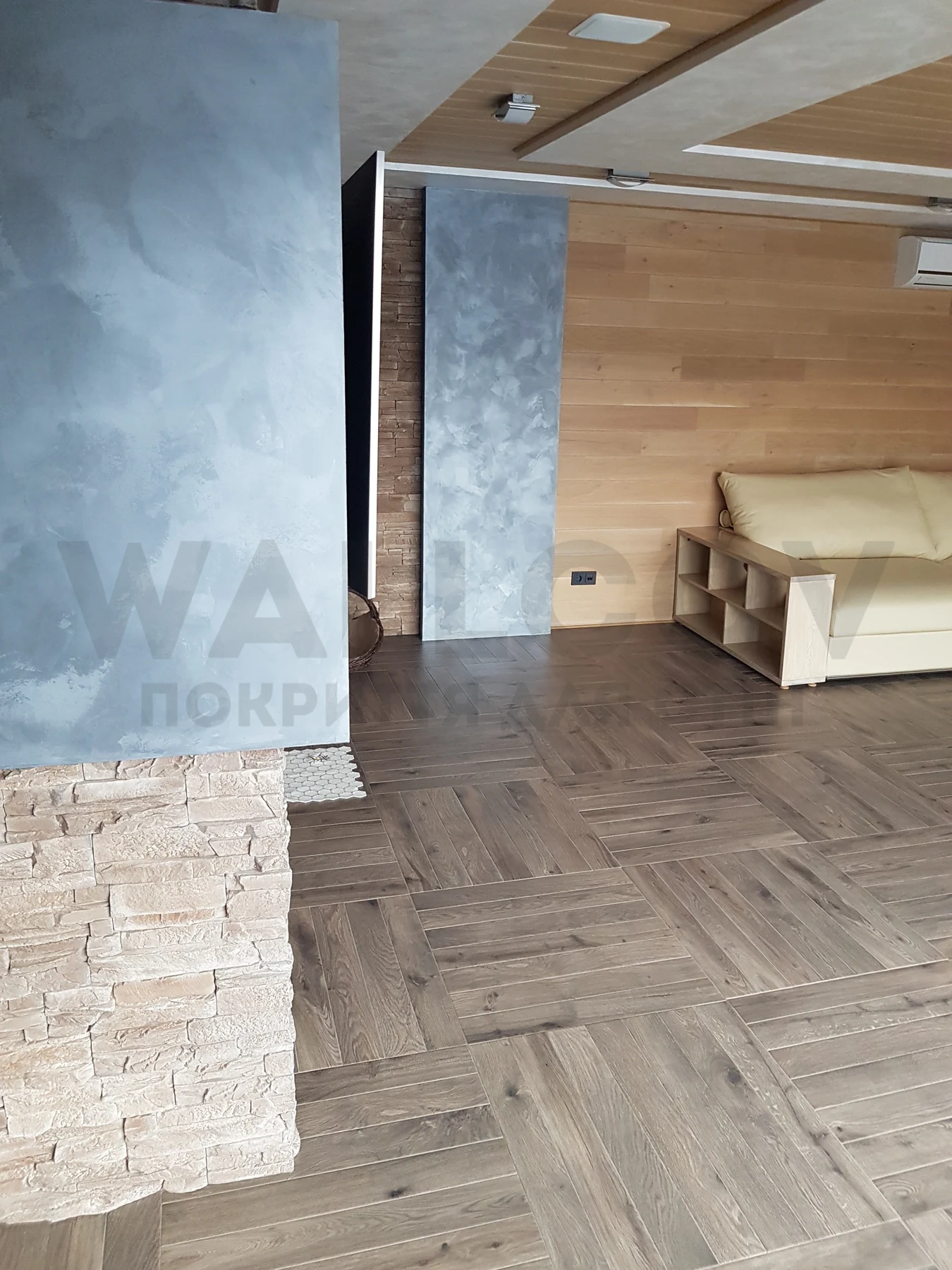 Реальний об'єкт Wallcov: шовкова штукатурка у вітальні open space